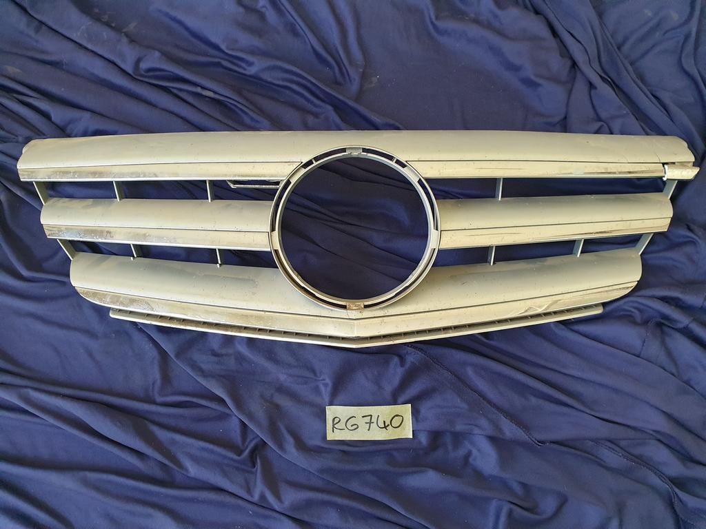 Mercedes-Benz B-Class W245 Radiator Grille - Wear and Tear Crack
