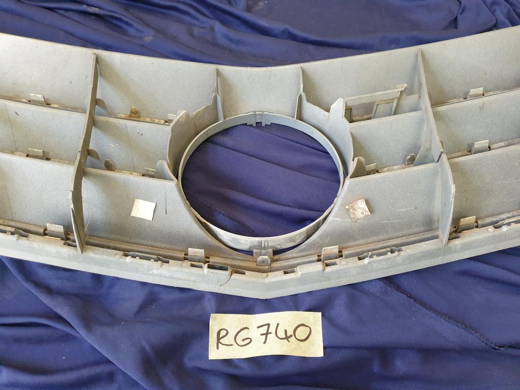 Mercedes-Benz B-Class W245 Radiator Grille - Wear and Tear Crack