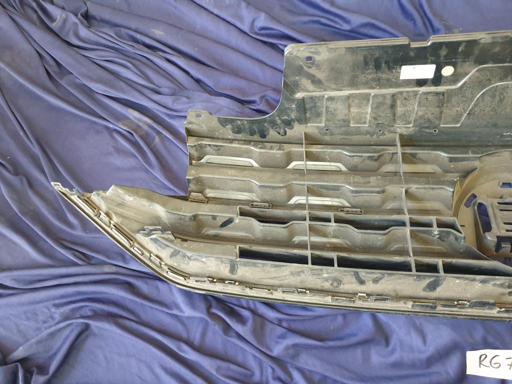 Volkswagen T-Cross R-Line Radiator Grille - Wear and Tear