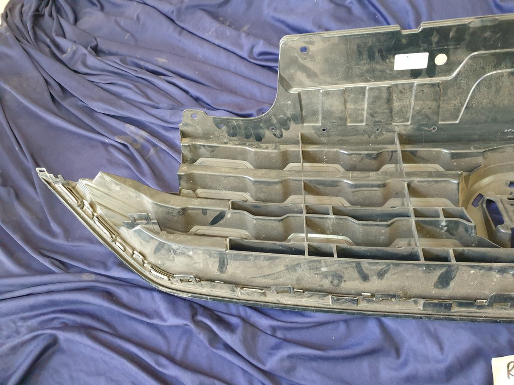 Volkswagen T-Cross R-Line Radiator Grille - Wear and Tear