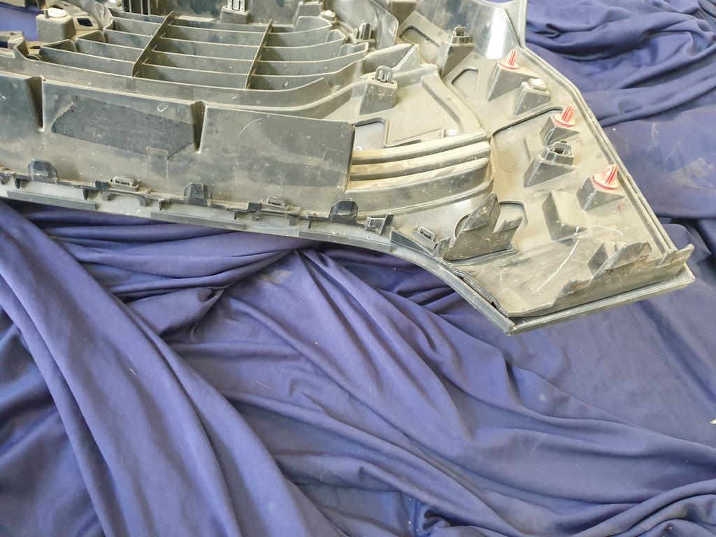 Toyota Hilux Radiator Grille - Light Wear and Tear