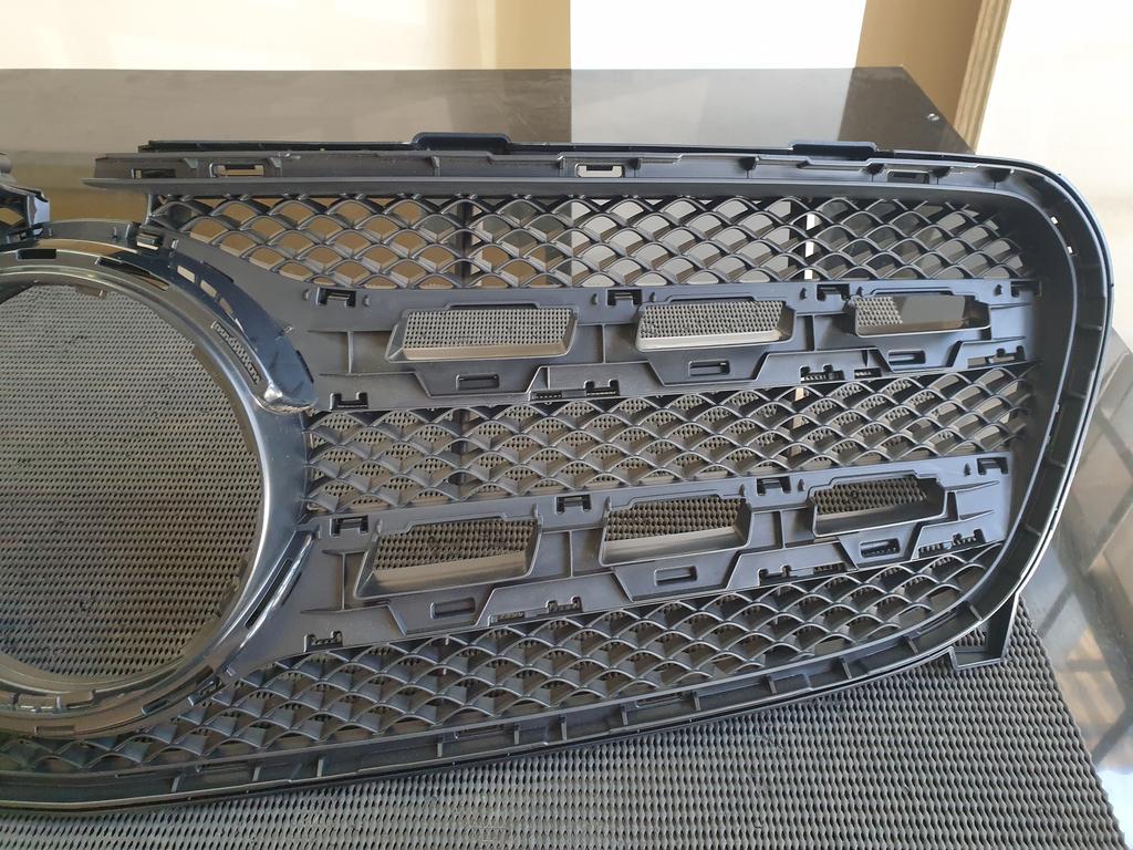 Mercedes-Benz GLA X156 Radiator Grille Frame Bracket