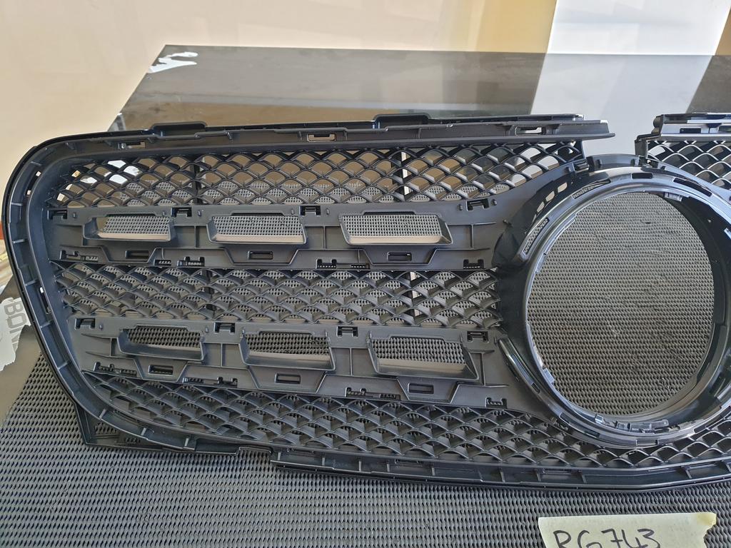 Mercedes-Benz GLA X156 Radiator Grille Frame Bracket