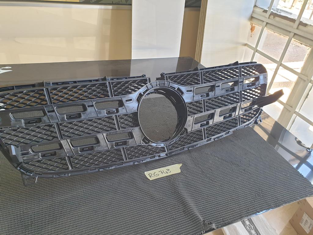 Mercedes-Benz GLA X156 Radiator Grille Frame Bracket