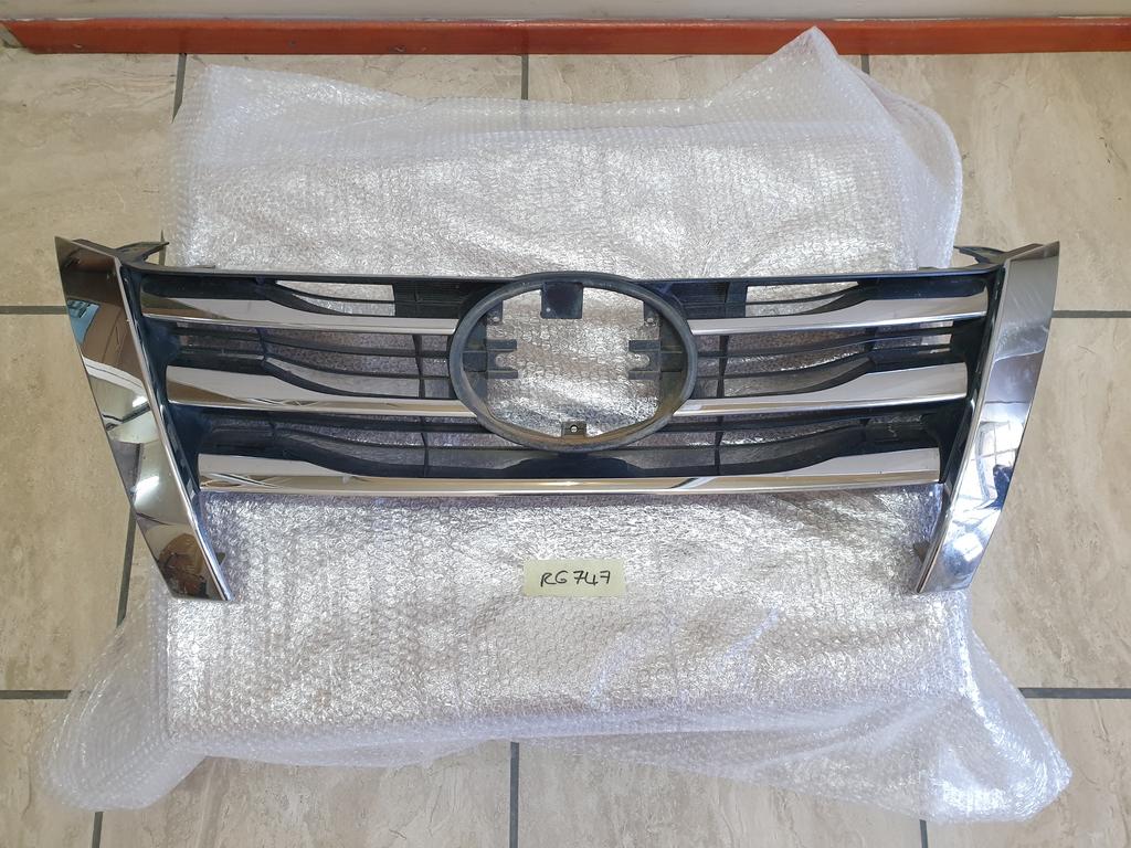 Toyota Fortuner Chrome Radiator Grille - Chrome lifting, Wear and tear