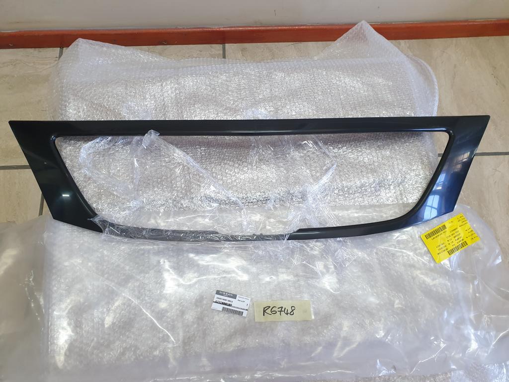 Nissan NP200 Radiator Grille Surround Trim Cover