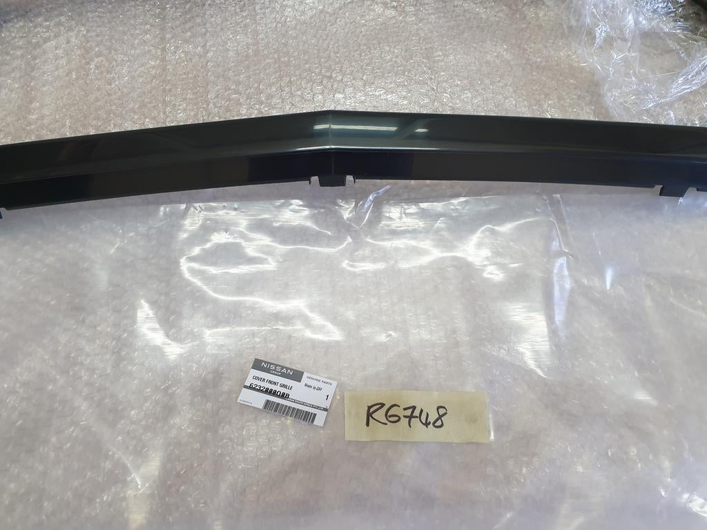 Nissan NP200 Radiator Grille Surround Trim Cover