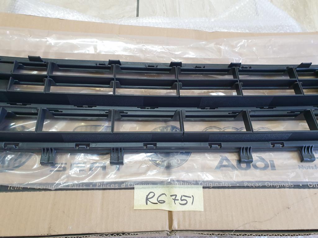 Volkswagen Polo Front Lower Center Radiator Grille
