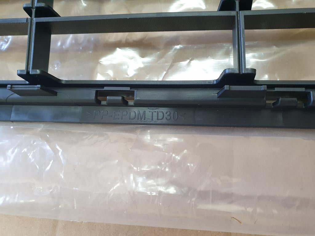 Volkswagen Polo Front Lower Center Radiator Grille