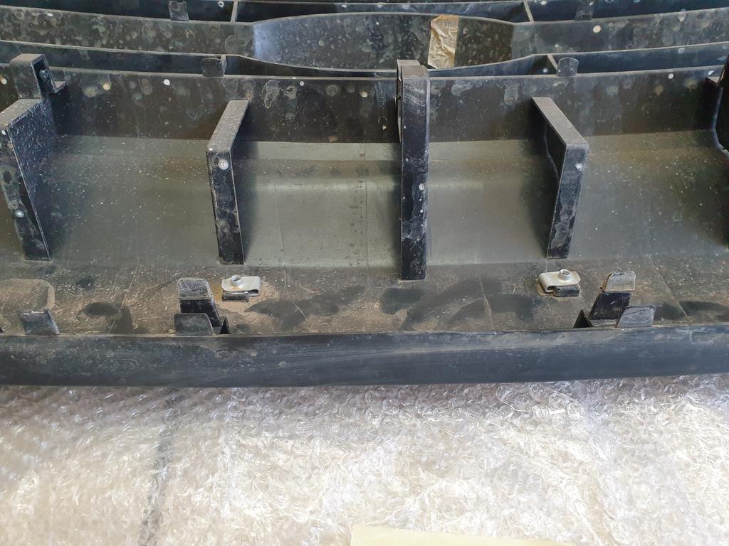 Ford Aftermarket Ranger Radiator Grille - Wear and Tear