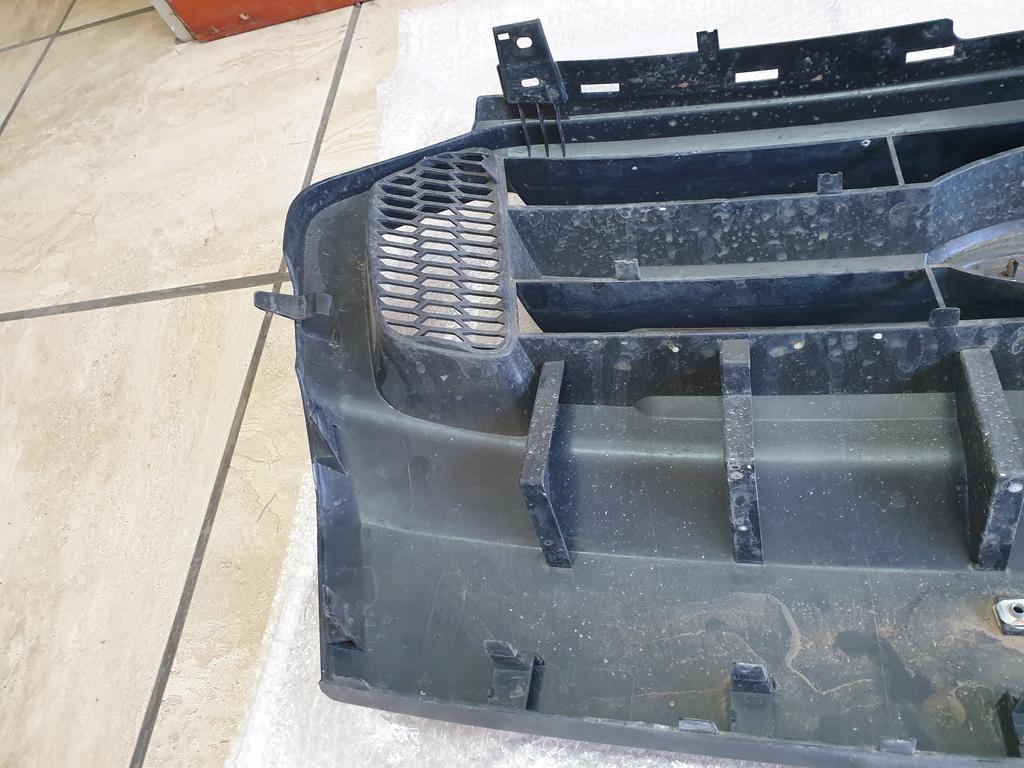 Ford Aftermarket Ranger Radiator Grille - Wear and Tear
