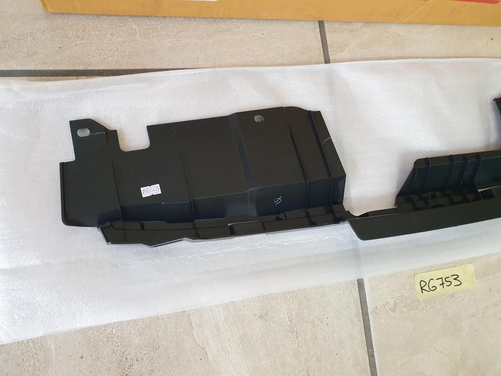 Isuzu D-Max Inner Radiator Grille