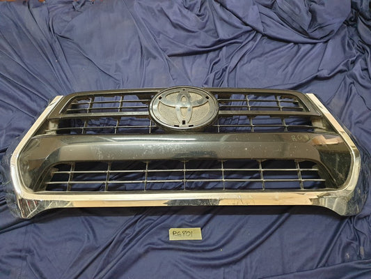 Toyota Hilux 2020, 2021 Radiator Grille - Chrome very damaged