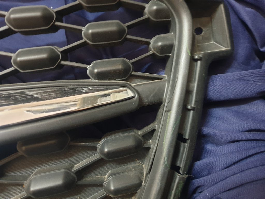 Suzuki Swift Radiator Grille - Wear and Tear