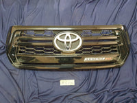 Toyota Hilux Legend 50 2018, 2019, 2020 Radiator Grille - Wear and Tear, Deep abrasions