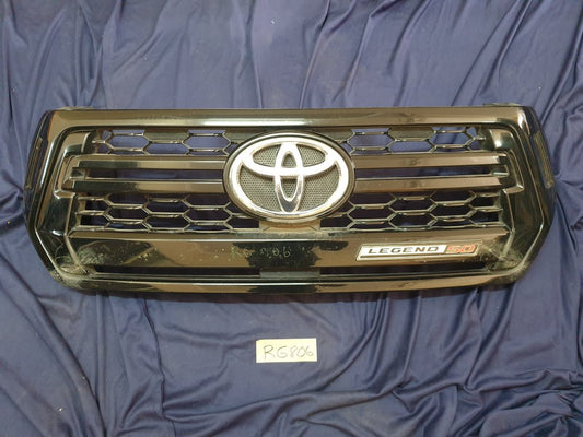 Toyota Hilux Legend 50 2018, 2019, 2020 Radiator Grille - Wear and Tear, Deep abrasions