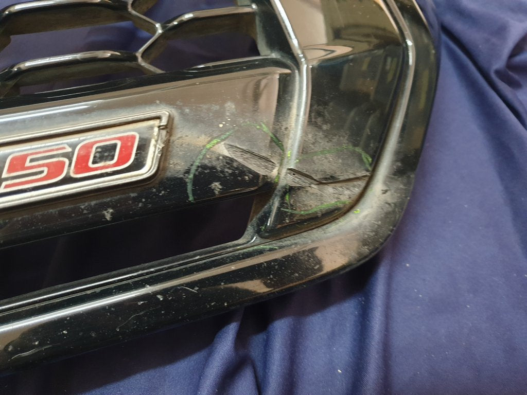 Toyota Hilux Legend 50 2018, 2019, 2020 Radiator Grille - Wear and Tear, Deep abrasions