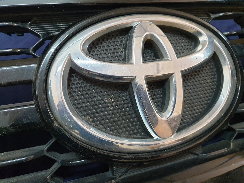 Toyota Hilux Legend 50 2018, 2019, 2020 Radiator Grille - Wear and Tear