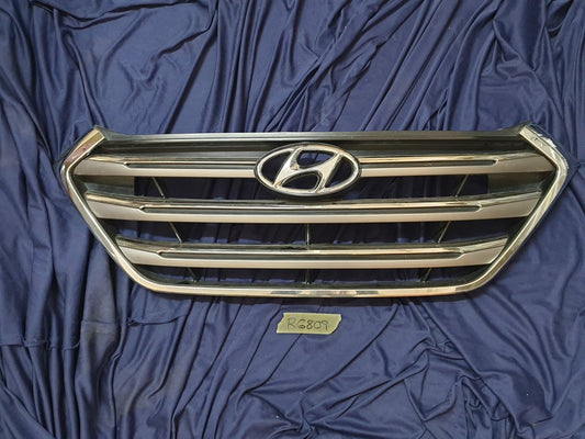 Hyundai Tucson 2016 Radiator Grille - Light Wear and Tear, Chrome damaged