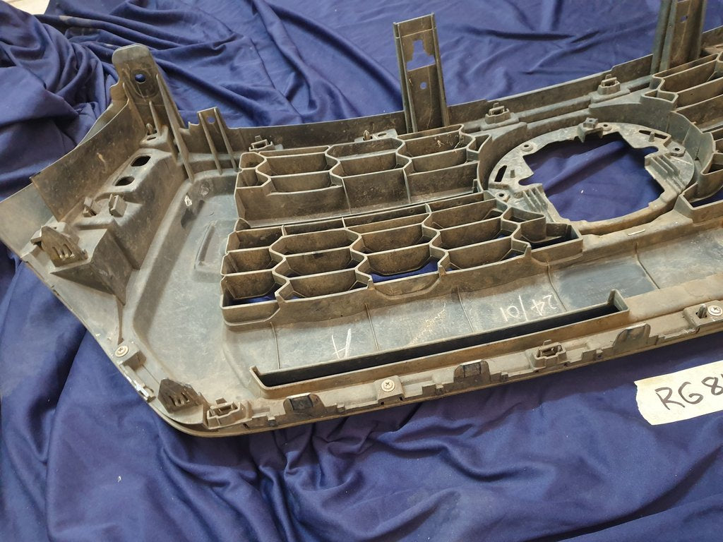 Toyota Hilux 2018, 2019, 2020 Radiator Grille - Wear and Tear, Chips