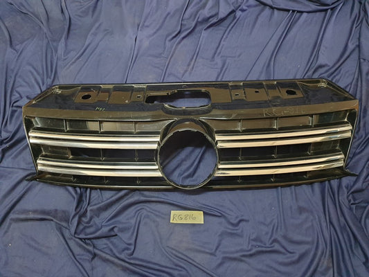 Volkswagen Amarok Radiator Grille - Wear and Tear, Clip/s broken