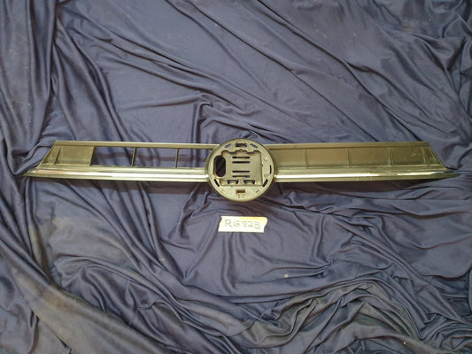 Volkswagen Polo Radiator Grille - Deep abrasion, Wear and Tear