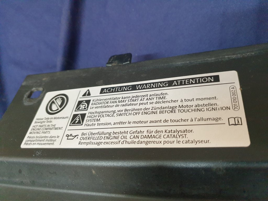 Volkswagen Tiguan II R-Line Radiator Grille - Right lower internal clips broken, wear and tear