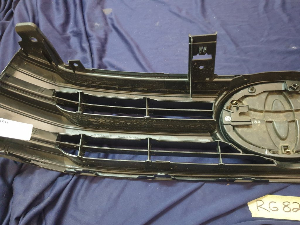 Toyota Aftermarket Radiator Grille - Light Wear and Tear, OEM Badge