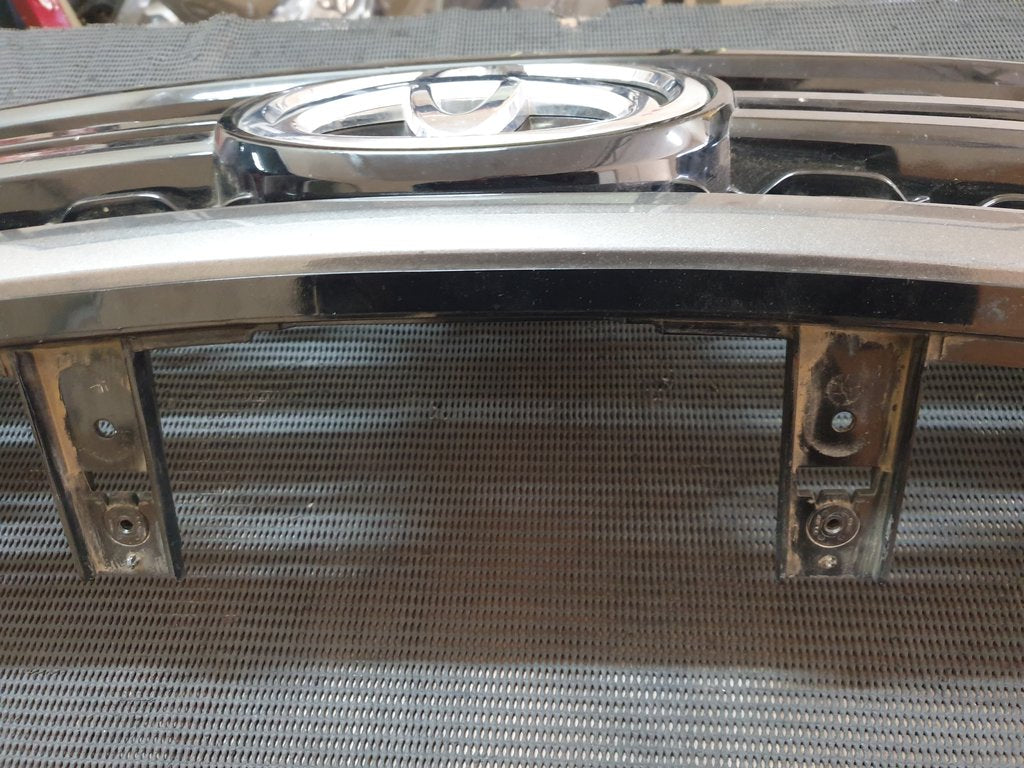 Toyota Hilux Radiator Grille- Scuffs and Chips