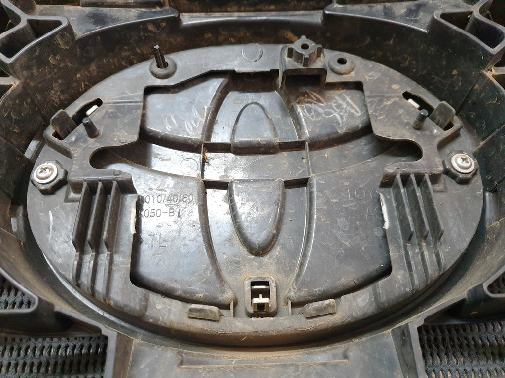 Toyota Hilux Radiator Grille- Scuffs and Chips