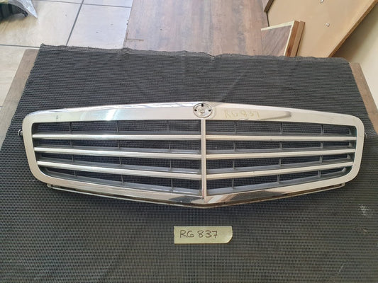 Mercedes-Benz C-Class W204 Radiator Grille - Chrome Cracked and Peeling