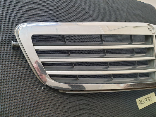 Mercedes-Benz C-Class W204 Radiator Grille - Chrome Cracked and Peeling