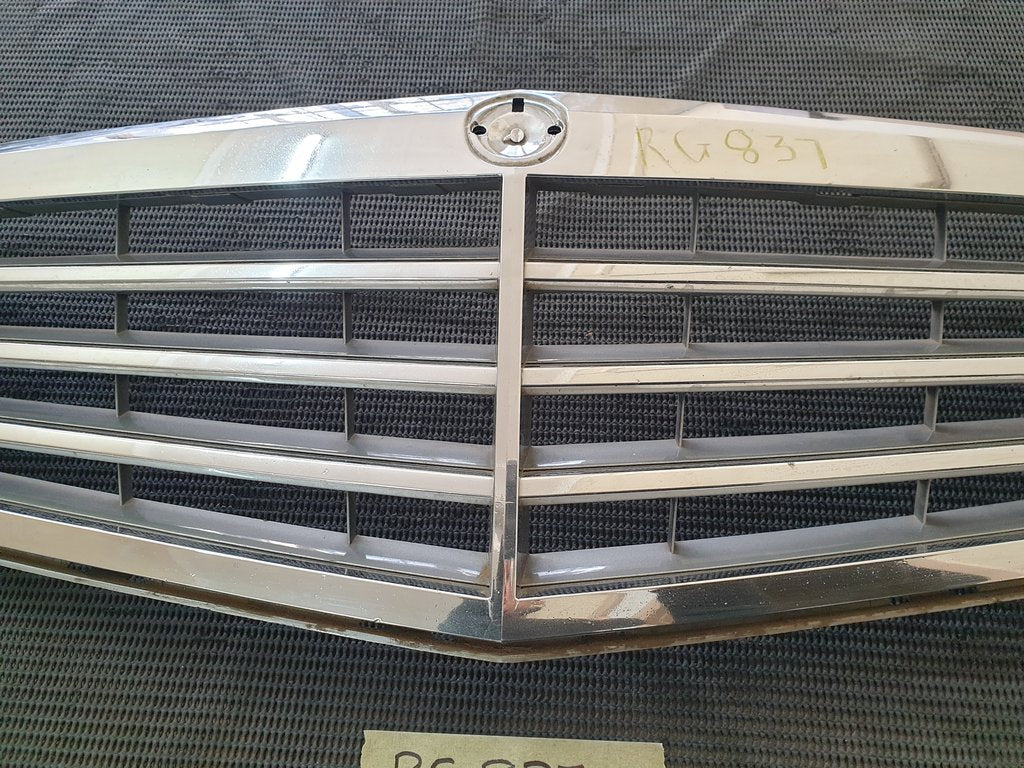 Mercedes-Benz C-Class W204 Radiator Grille - Chrome Cracked and Peeling