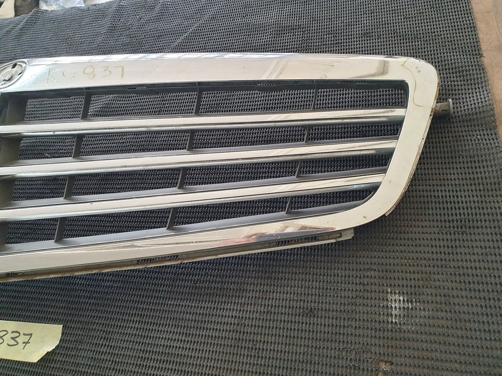 Mercedes-Benz C-Class W204 Radiator Grille - Chrome Cracked and Peeling