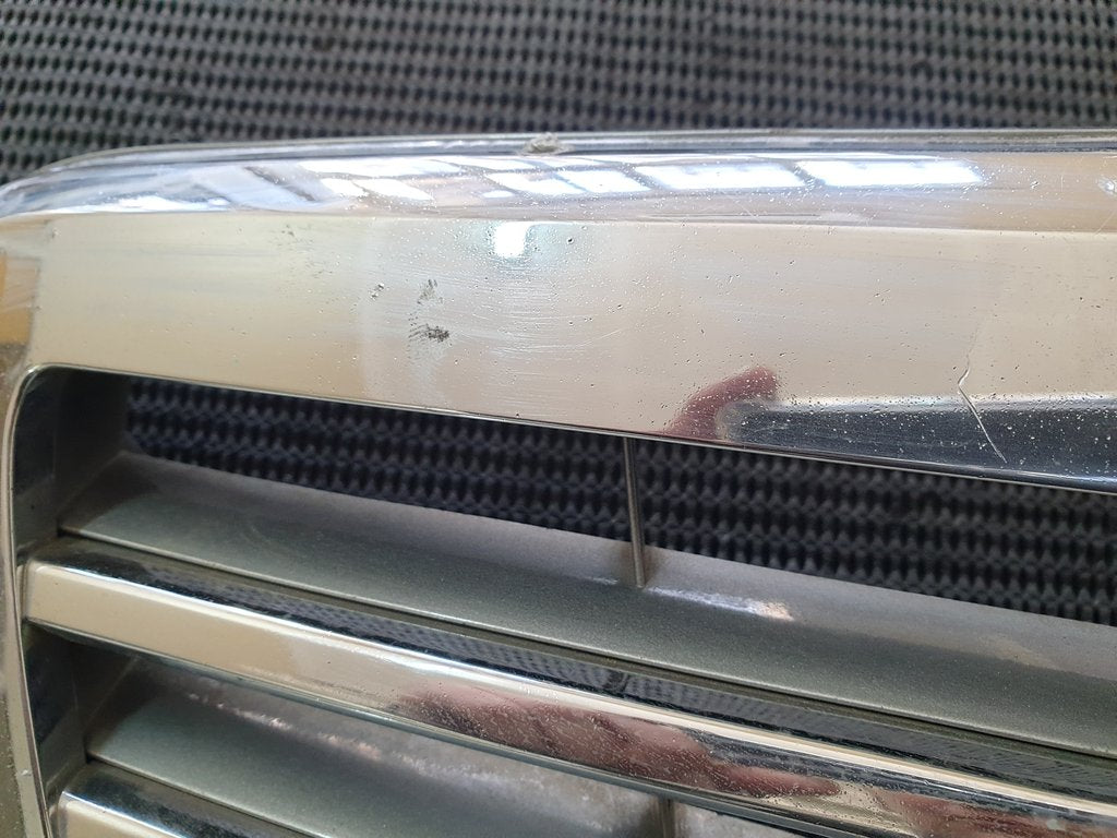 Mercedes-Benz C-Class W204 Radiator Grille - Chrome Cracked and Peeling