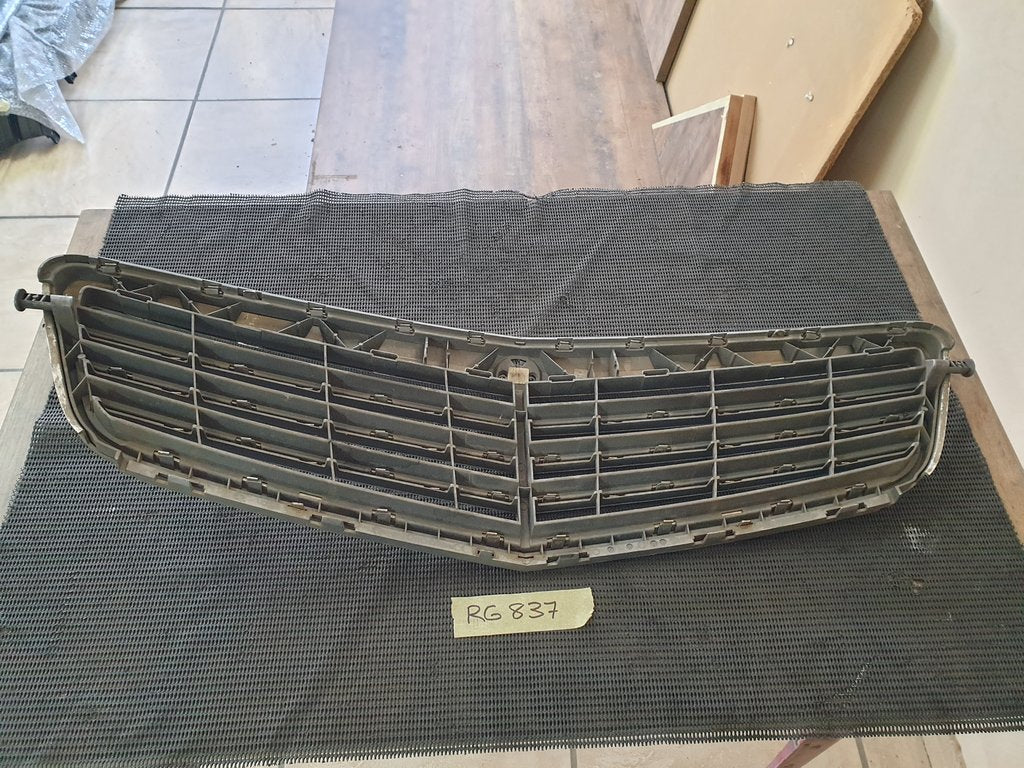 Mercedes-Benz C-Class W204 Radiator Grille - Chrome Cracked and Peeling