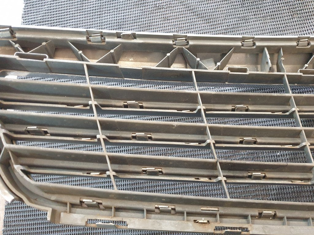 Mercedes-Benz C-Class W204 Radiator Grille - Chrome Cracked and Peeling