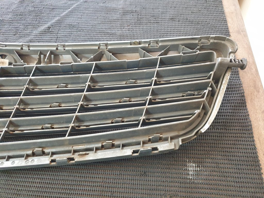 Mercedes-Benz C-Class W204 Radiator Grille - Chrome Cracked and Peeling