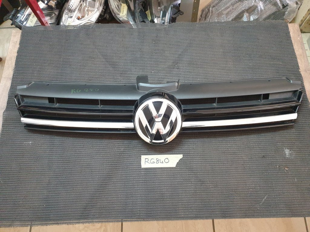 Volkswagen Golf VII 7 Radiator Grille - Light Wear and Tear