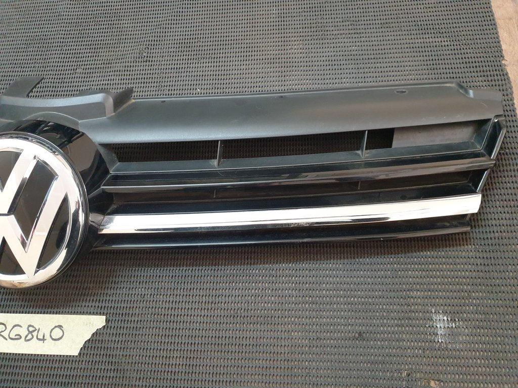 Volkswagen Golf VII 7 Radiator Grille - Light Wear and Tear