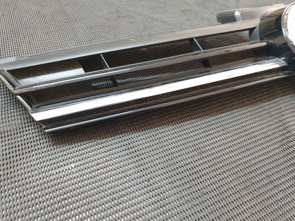 Volkswagen Golf VII 7 Radiator Grille - Light Wear and Tear