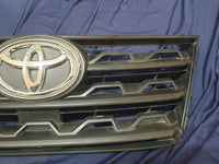 Toyota Fortuner Radiator Grille - Wear and Tear