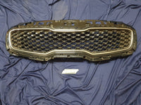 KIA Sportage Radiator Grille - Light Wear and Tear, Small scratches