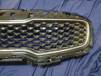 KIA Sportage Radiator Grille - Light Wear and Tear, Small scratches