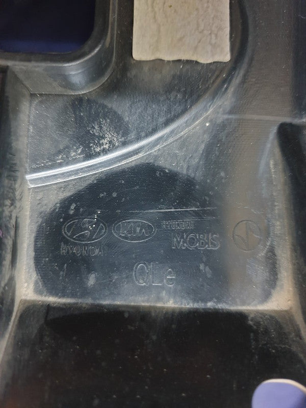 KIA Sportage Radiator Grille - Light Wear and Tear, Small scratches