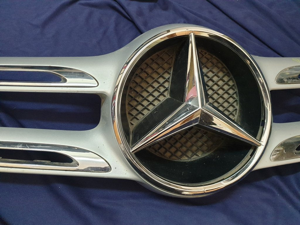 Mercedes-Benz GLC W253 Radiator Grille - Wear and Tear, Badge cracked