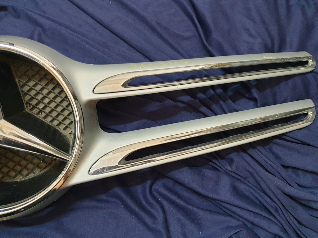 Mercedes-Benz GLC W253 Radiator Grille - Wear and Tear, Badge cracked
