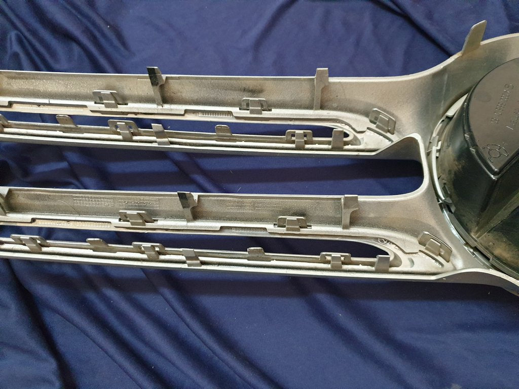 Mercedes-Benz GLC W253 Radiator Grille - Wear and Tear, Badge cracked