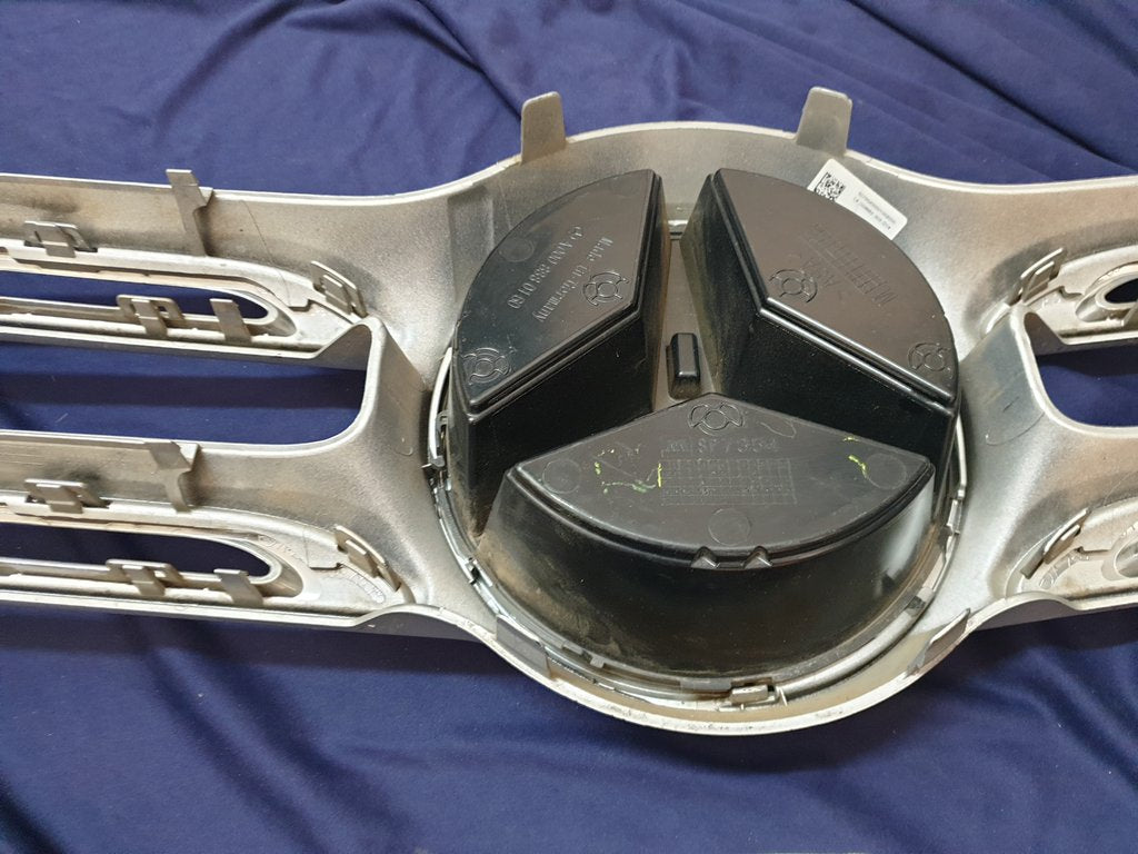 Mercedes-Benz GLC W253 Radiator Grille - Wear and Tear, Badge cracked