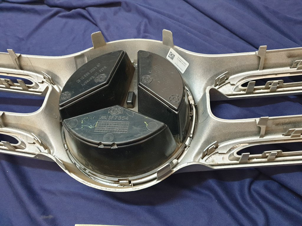 Mercedes-Benz GLC W253 Radiator Grille - Wear and Tear, Badge cracked